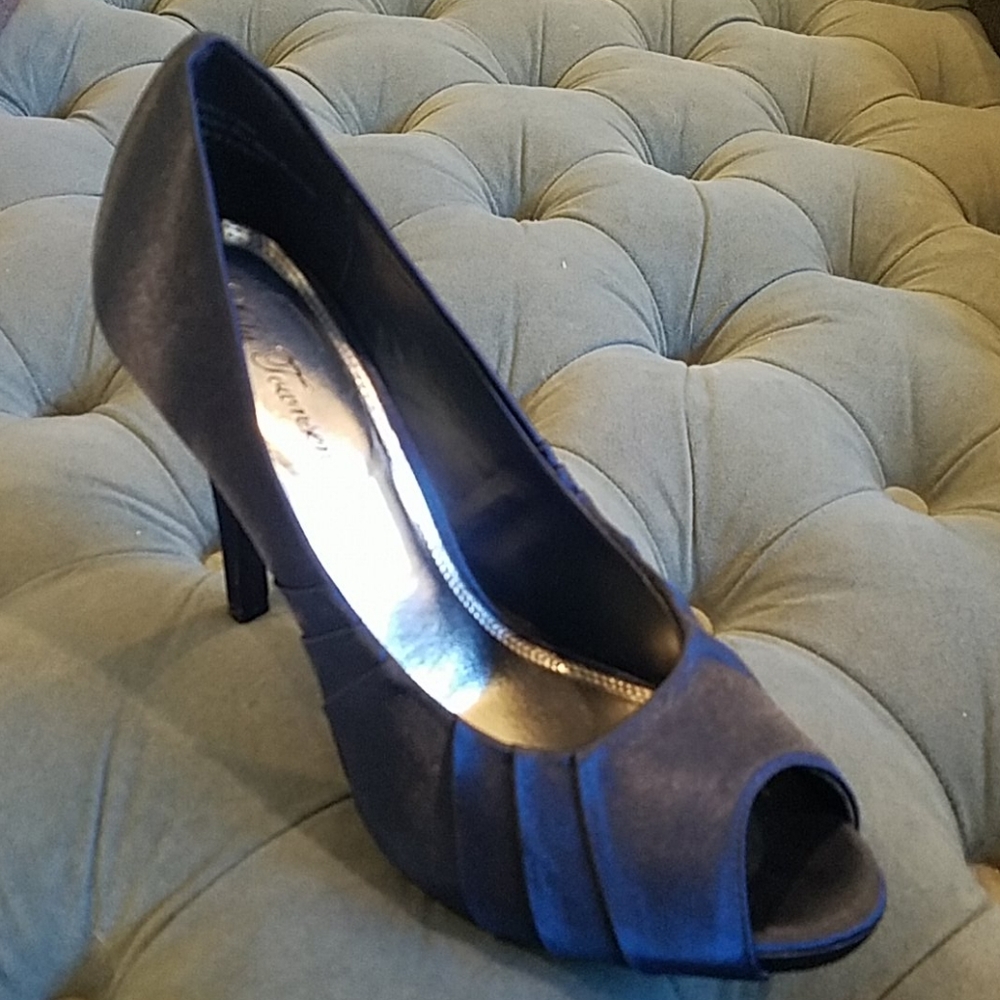 Lulu Townsend navy blue heels
